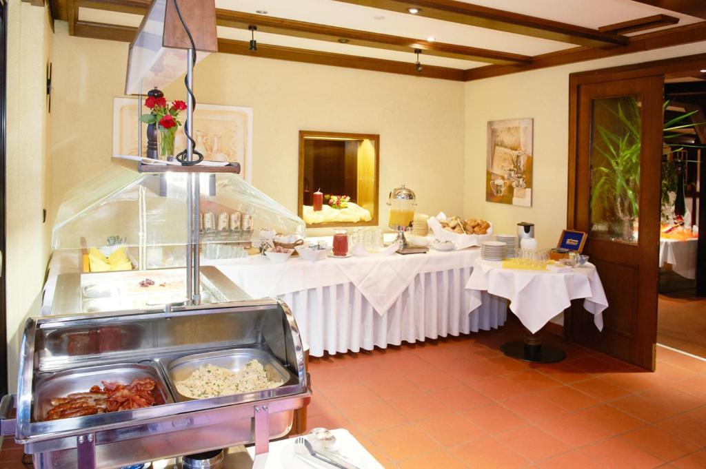 Hotel Restaurant zur Linde Pattensen Exterior foto